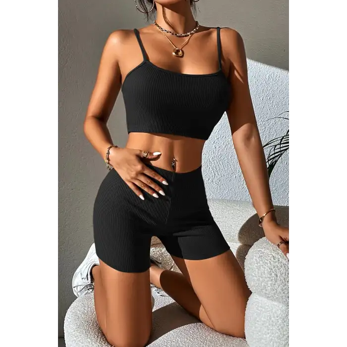 Kadın Siyah Şortlu Kaşkorse Gecelik Takım – Modern, Konforlu ve Günlük Kombinlere Uygun