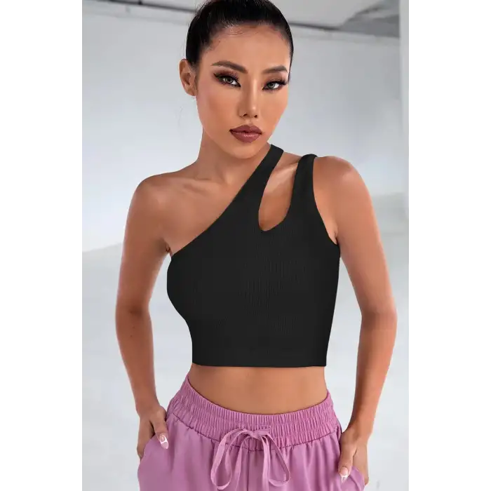 Kadın Siyah Tek Omuz Cut Out Detaylı Crop Top Bluz – Şık, Rahat ve Kolay Kombinlenebilir