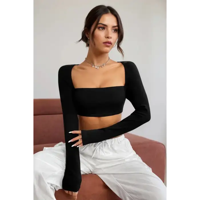 Kadın Siyah Uzun Kol Göğüs ve Sırt Dekolteli Crop Top Bluz – Şık, Rahat ve Kolay Kombinlenebilir