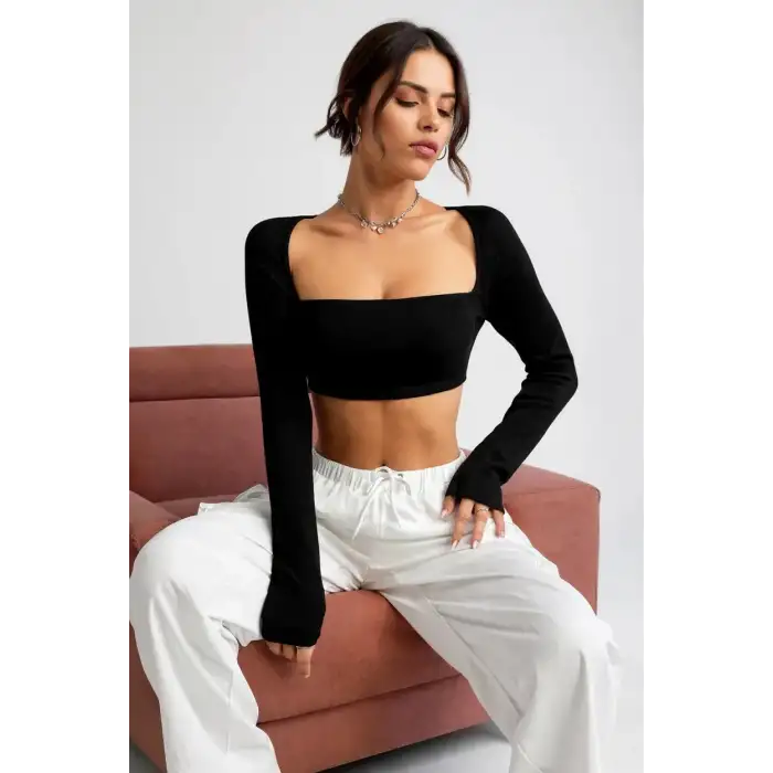 Kadın Siyah Uzun Kol Göğüs ve Sırt Dekolteli Crop Top Bluz – Şık, Rahat ve Kolay Kombinlenebilir