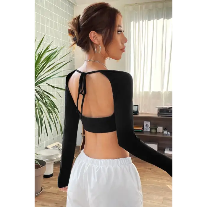 Kadın Siyah Uzun Kol Göğüs ve Sırt Dekolteli Crop Top Bluz – Şık, Rahat ve Kolay Kombinlenebilir