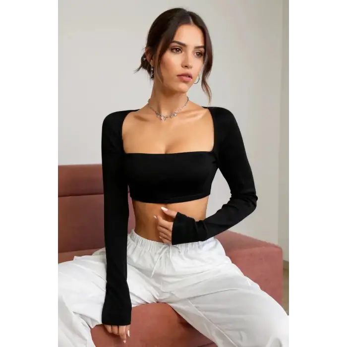Kadın Siyah Uzun Kol Göğüs ve Sırt Dekolteli Crop Top Bluz – Şık, Rahat ve Kolay Kombinlenebilir