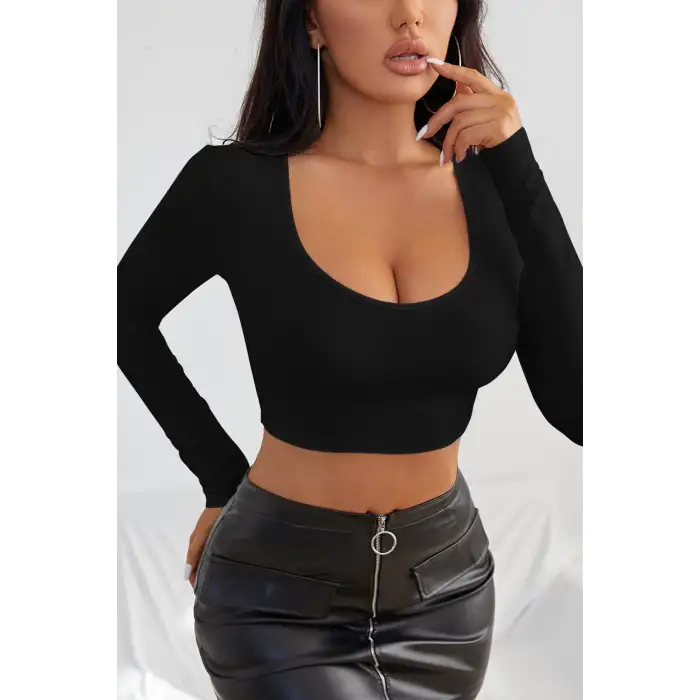 Kadın Siyah Uzun Kol Kare Yaka Crop Top Bluz – Şık, Rahat ve Kolay Kombinlenebilir