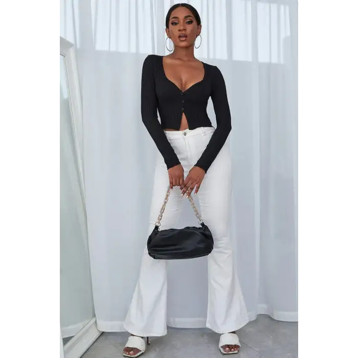 Kadın Siyah Uzun Kollu Düğmeli Göğüs ve Göbek Dekolteli Crop Top Bluz – Şık, Rahat ve Kolay Kombinlenebilir