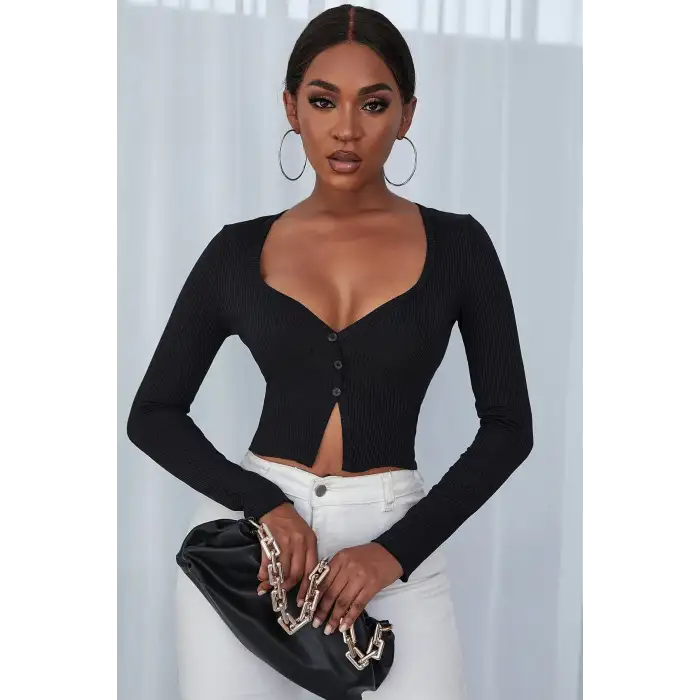Kadın Siyah Uzun Kollu Düğmeli Göğüs ve Göbek Dekolteli Crop Top Bluz – Şık, Rahat ve Kolay Kombinlenebilir