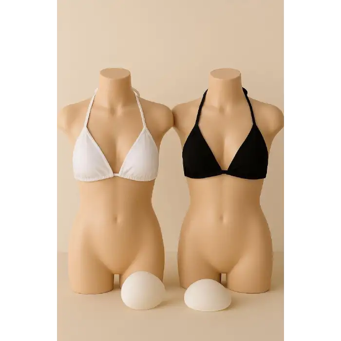 Kadın Siyah ve Beyaz Minimal Kesim Üçgen Bikini Üstü – Modern ve Şık Tasarım