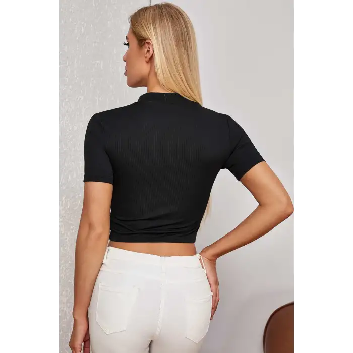 Kadın Siyah Yarım Fermuarlı ve Kısa Kollu Crop Top Bluz
