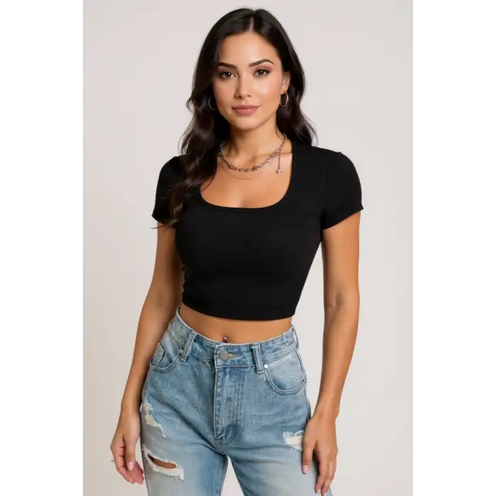 Kadın Siyah Yarım Kol Düz Yaka Crop Top Bluz – Şık, Rahat ve Kolay Kombinlenebilir