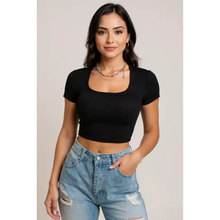 Kadın Siyah Yarım Kol Düz Yaka Crop Top Bluz – Şık, Rahat ve Kolay Kombinlenebilir