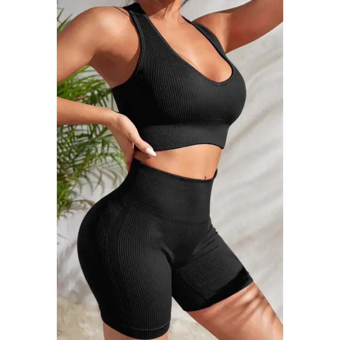 Kadın Siyah Yüksek Bel Çapraz Sırt Detaylı Şortlu Gecelik Takım – Modern, Konforlu ve Günlük Kombinlere Uygun