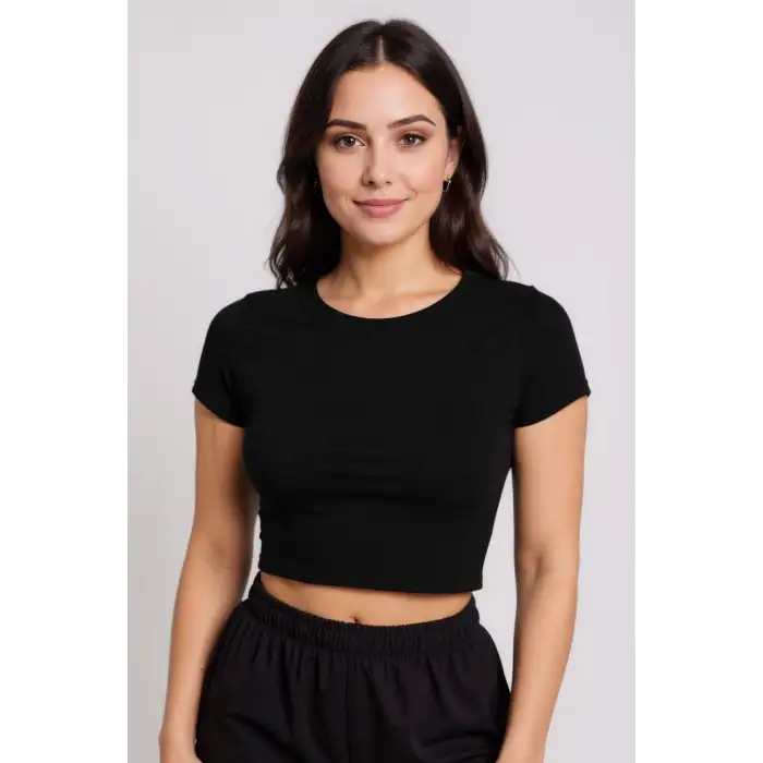 Kadın Siyah Yuvarlak Yaka Yarım Kol Crop Top Bluz – Şık, Rahat ve Kolay Kombinlenebilir