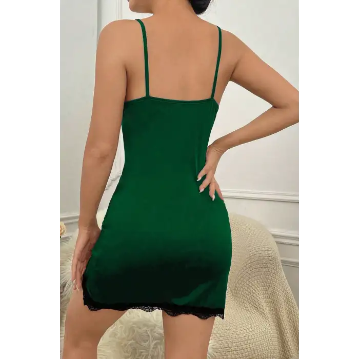 Kadın Yeşil Göğsü ve Bacakları Dantelli Yırtmaçlı Şık Gecelik – Modern ve Şık Tasarım