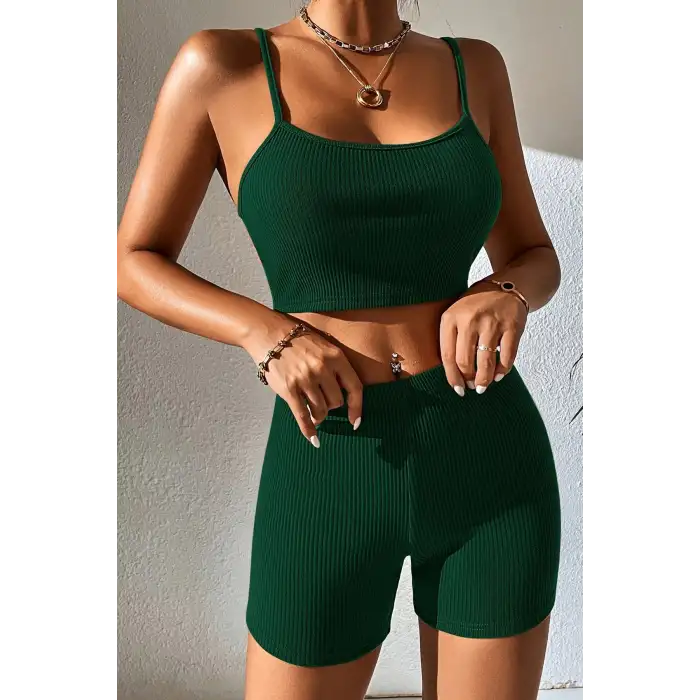 Kadın Yeşil Şortlu Kaşkorse Gecelik Takım – Modern, Konforlu ve Günlük Kombinlere Uygun