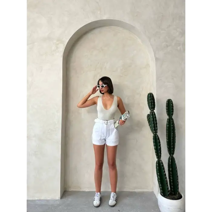Kemer detaylı gabardin şort beyaz s25289