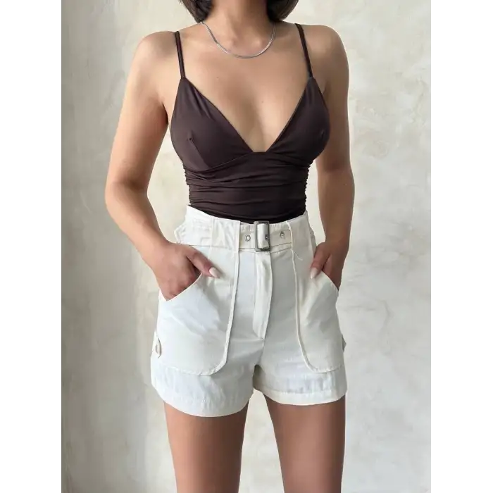 Kemer detaylı gabardin şort krem s25289