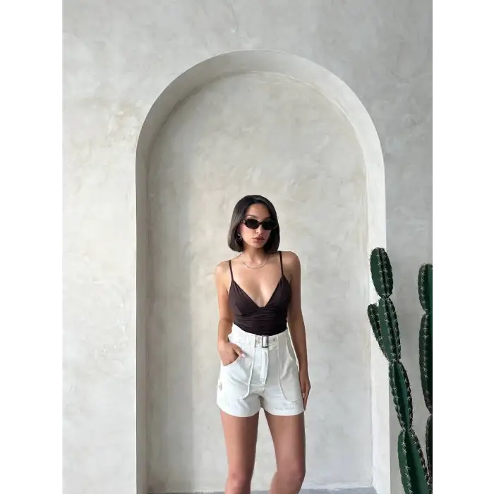 Kemer detaylı gabardin şort krem s25289