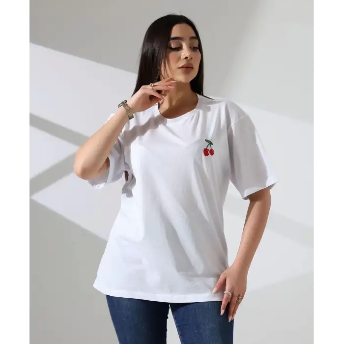 Kiraz işlemeli tişört