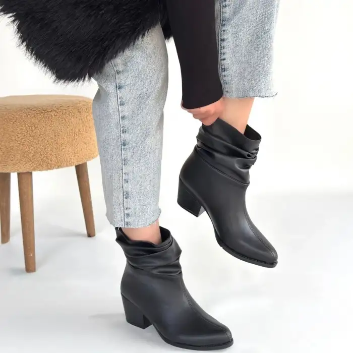 Lukana Siyah Cilt Topuklu Körüklü Bot