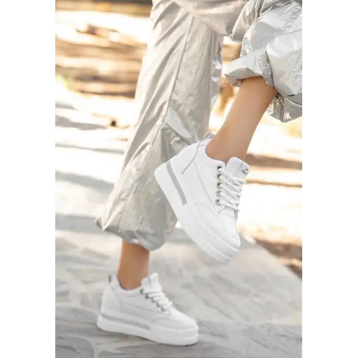 Lulu Beyaz Cilt Bağcıklı Spor Ayakkabı