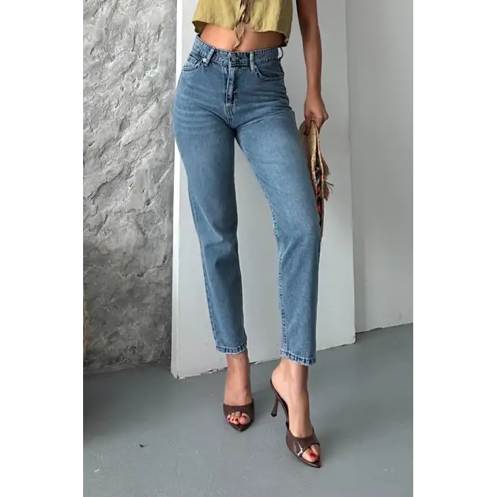 Mom fit kar yıkama bıyık detaylı jeans pantolon d2006