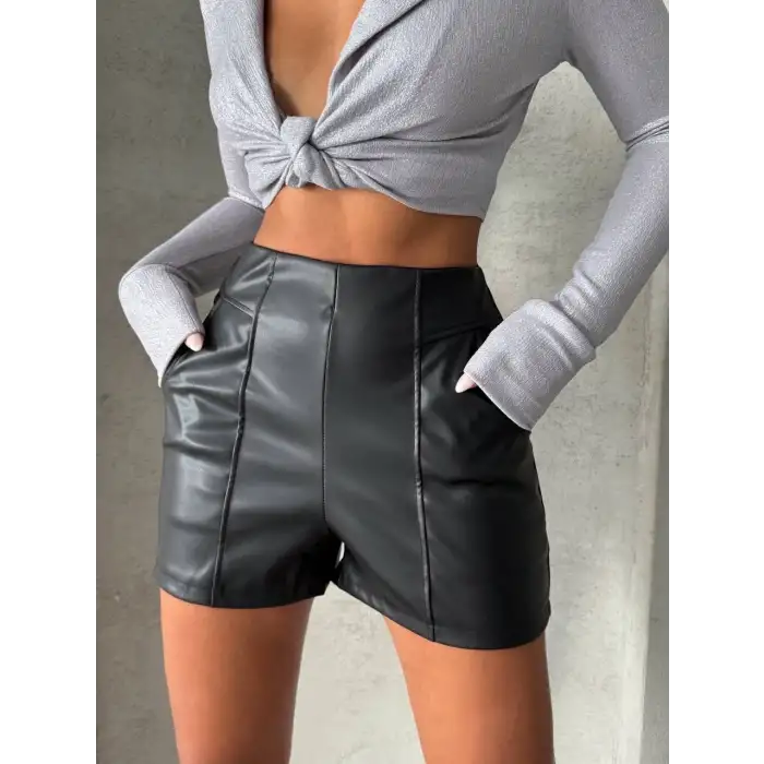 Parçalı cepli deri şort siyah w26312