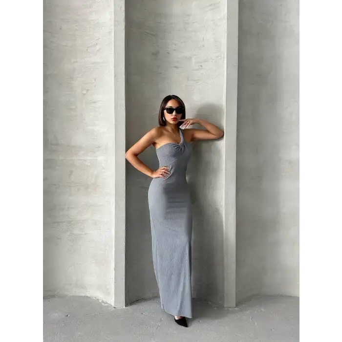 Tek omuz pliseli elbise