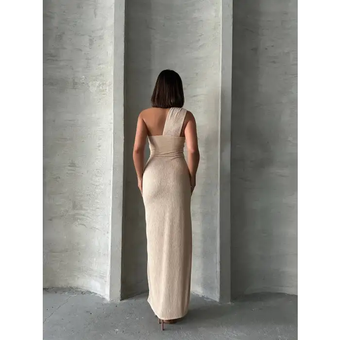 Tek omuz pliseli elbise