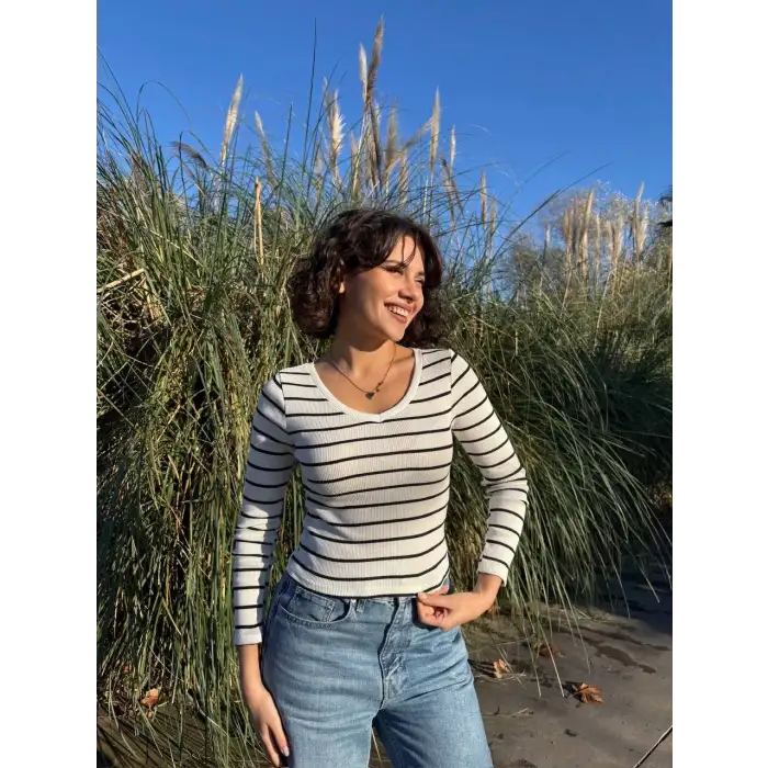 V yaka çizgili bluz beyaz A3699