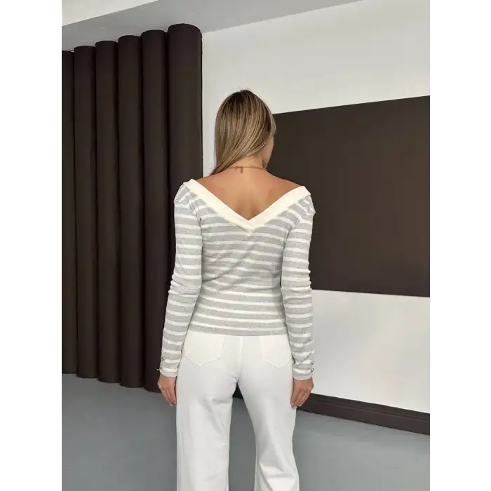 V yaka kol ve yaka düğmeli bluz gribeyaz A4047