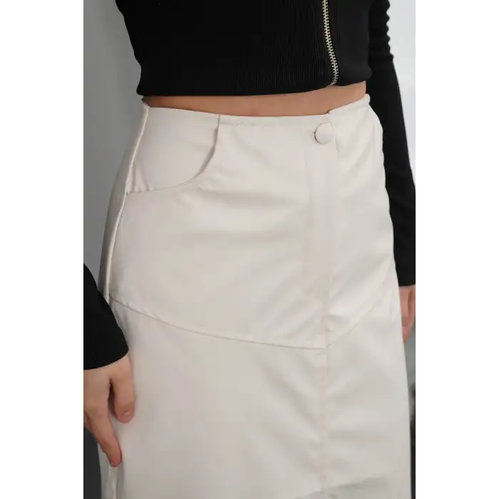 Yırtmaçlı uzun deri etek krem