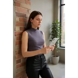 Kadın Antrasit Gri Kolsuz Balıkçı Yaka Basic Bluz