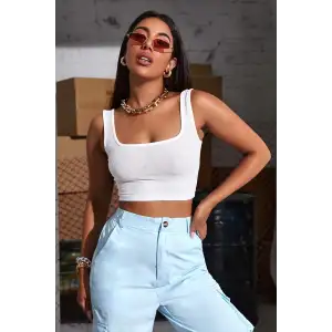 Kadın Beyaz Kalın Askılı Crop Top Büstiyer – Modern ve Şık Tasarım