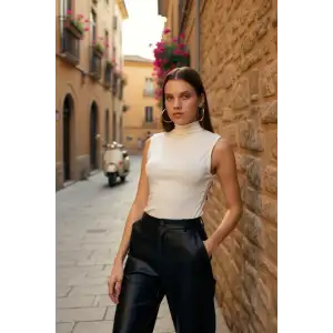 Kadın Beyaz Kolsuz Balıkçı Yaka Basic Bluz