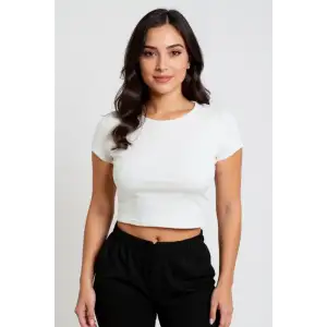 Kadın Beyaz Yuvarlak Yaka Yarım Kol Crop Top Bluz