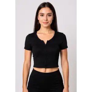 Kadın Siyah Çift Fermuarlı Yarım Kol Crop Top Bluz – Şık, Rahat ve Kolay Kombinlenebilir