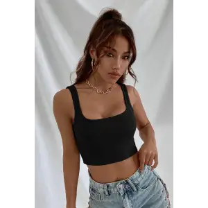 Kadın Siyah Kalın Askılı Crop Top Büstiyer – Modern ve Şık Tasarım