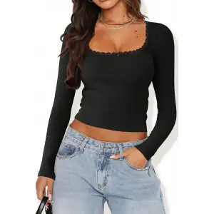 Kadın Siyah Kare Yaka Dantelli Uzun Kollu Crop Top Bluz – Şık, Rahat ve Kolay Kombinlenebilir