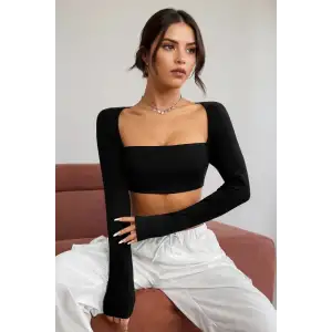 Kadın Siyah Uzun Kol Göğüs ve Sırt Dekolteli Crop Top Bluz – Şık, Rahat ve Kolay Kombinlenebilir