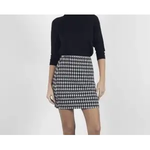 kazaayağı likralı mini etek siyahbeyaz