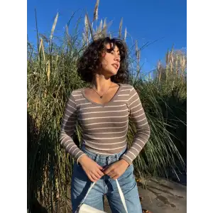 V yaka çizgili bluz bej A3699