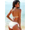 Kadın Beyaz Belden, Boyundan Bağlamalı ve Ayarlanabilir Külotlu Üçgen Bikini Mayo Takımı – Modern, Konforlu ve Günlük Kombinlere Uygun