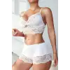 Kadın Beyaz Kaşkorse ve Dantel Detaylı Şortlu Gecelik Takım – Modern, Konforlu
