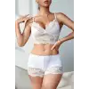 Kadın Beyaz Kaşkorse ve Dantel Detaylı Şortlu Gecelik Takım – Modern, Konforlu