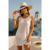 Kadın Beyaz Sırt Detaylı Yırtmaçlı Plaj Elbisesi Pareo – Şık, Rahat ve 4 Mevsim Kullanıma Uygun