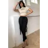 Kadın Ekru Göğüs Dekolteli Yarım Kollu Cut Out Crop Top Bluz – Şık, Rahat ve Kolay Kombinlenebilir
