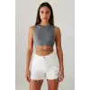 Kadın Gri Çapraz Bağlamalı Crop Top Büstiyer – Modern ve Şık Tasarım