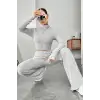 Kadın Gri Çizgili Boğazlı Crop Top ve Yüksek Bel Pantolon Takım