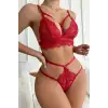 Kadın Kırmızı Cut-Out Büstiyerli Beli Çapraz Lastikli Külotlu Çamaşır Takımı – Modern, Konforlu ve Günlük Kombinlere Uygun