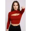 Kadın Kırmızı Göğüs Dekolteli Uzun Kollu Cut Out Crop Top Bluz – Şık, Rahat ve Kolay Kombinlenebilir