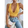 Kadın Sarı Çapraz Sırt Detaylı Şık Crop Top Büstiyer – Modern ve Şık Tasarım